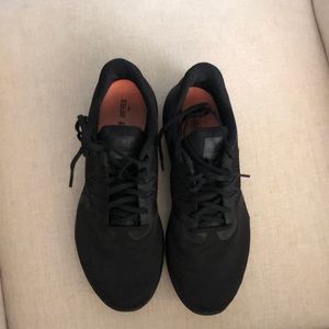 nike black gym shoes